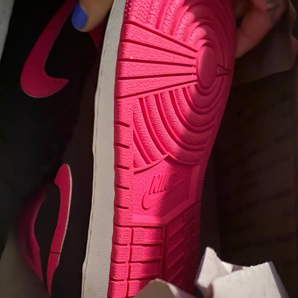 I am selling a pair of Jordan’s. - Picture 7 of 7